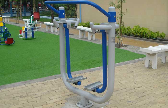 Nên mua thiết bị thể thao trường học giá rẻ ở đâu?